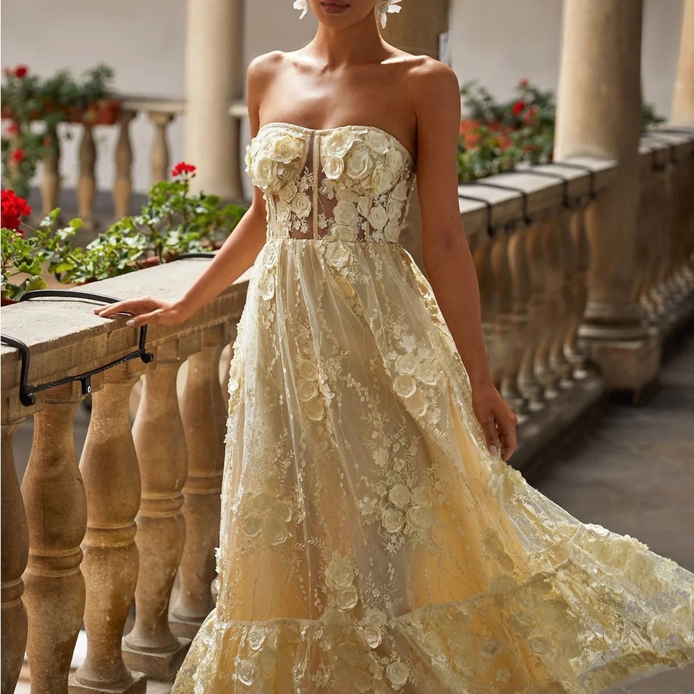 Strapless Floral Lace Dress in Gold